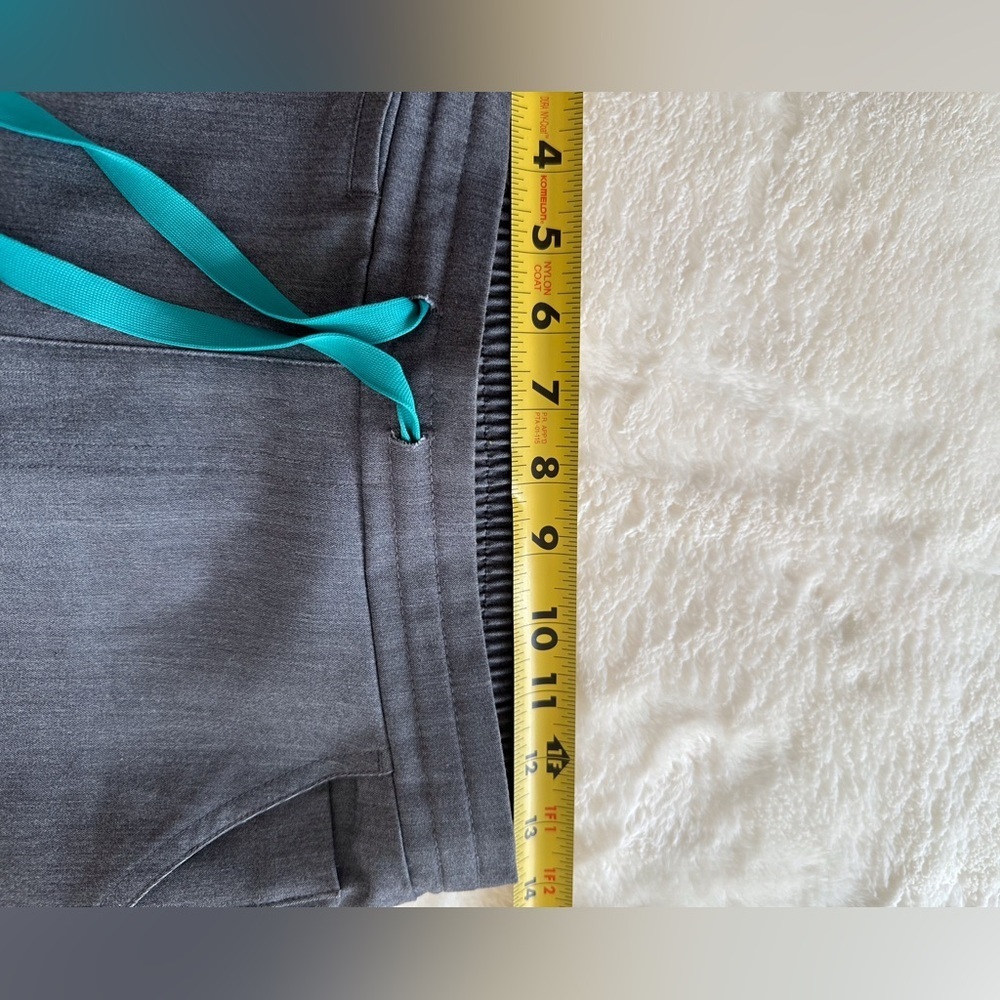 Figs Gray Women's Scrubs Pants - Picture 4 of 6